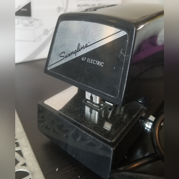 Swingline Model 67 Heavy Duty Commercial Electric Desktop Stapler. - Picture 2 of 7